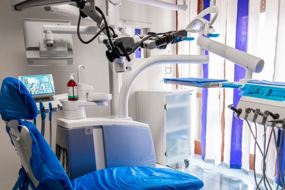 La seduta del dentista presso lo studio dentistico a Cava de Tirreni