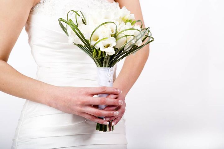 Sposa con bouquet