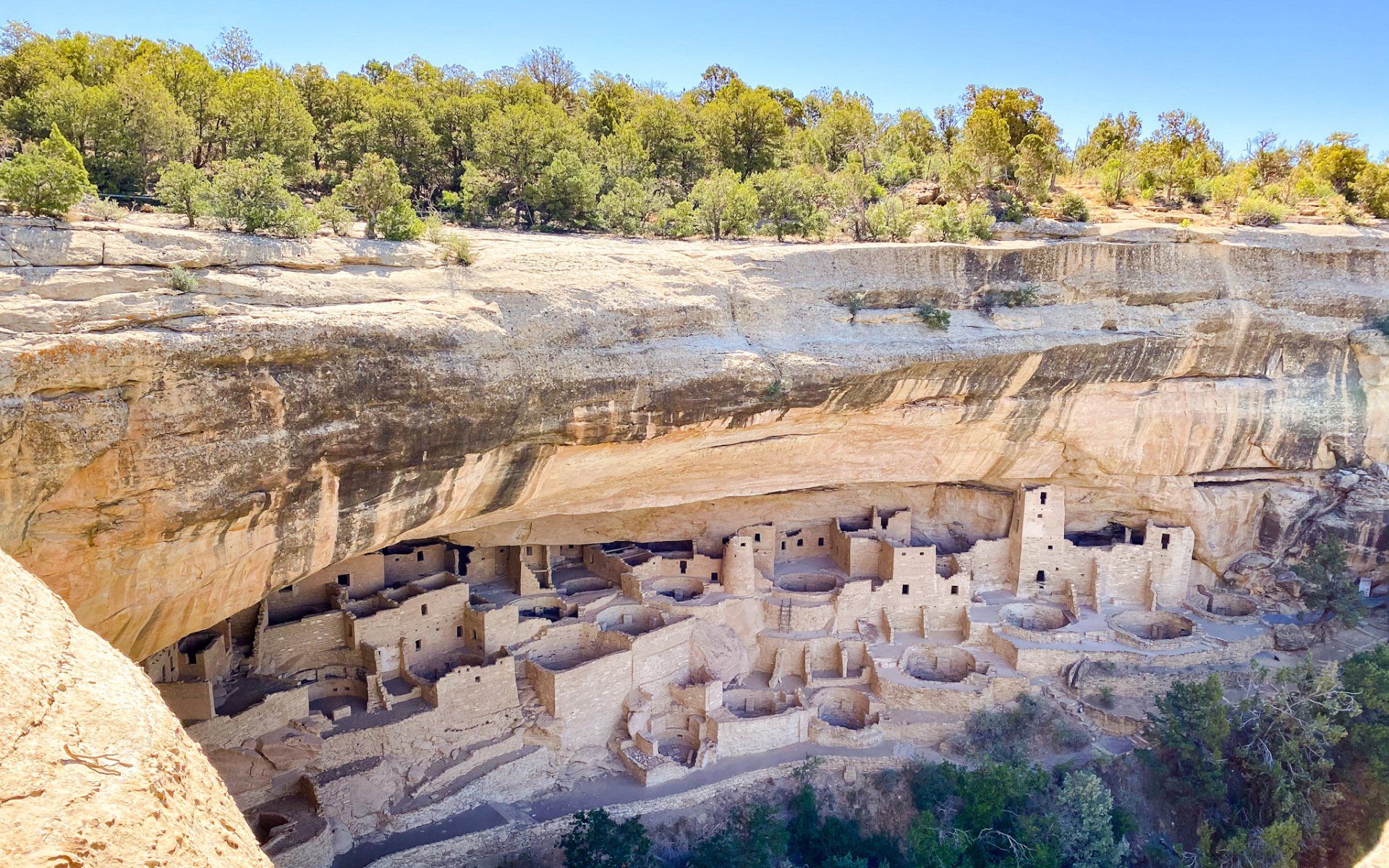 Guide to Mesa Verde National Park cliff dwellings located in Southwestern Colorado