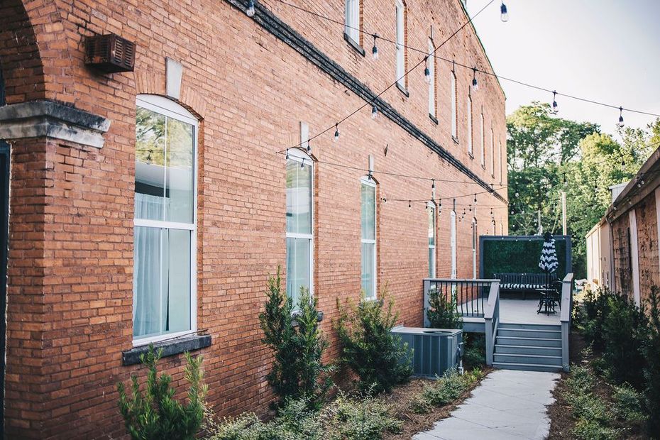 A brick building with a walkway leading to it.