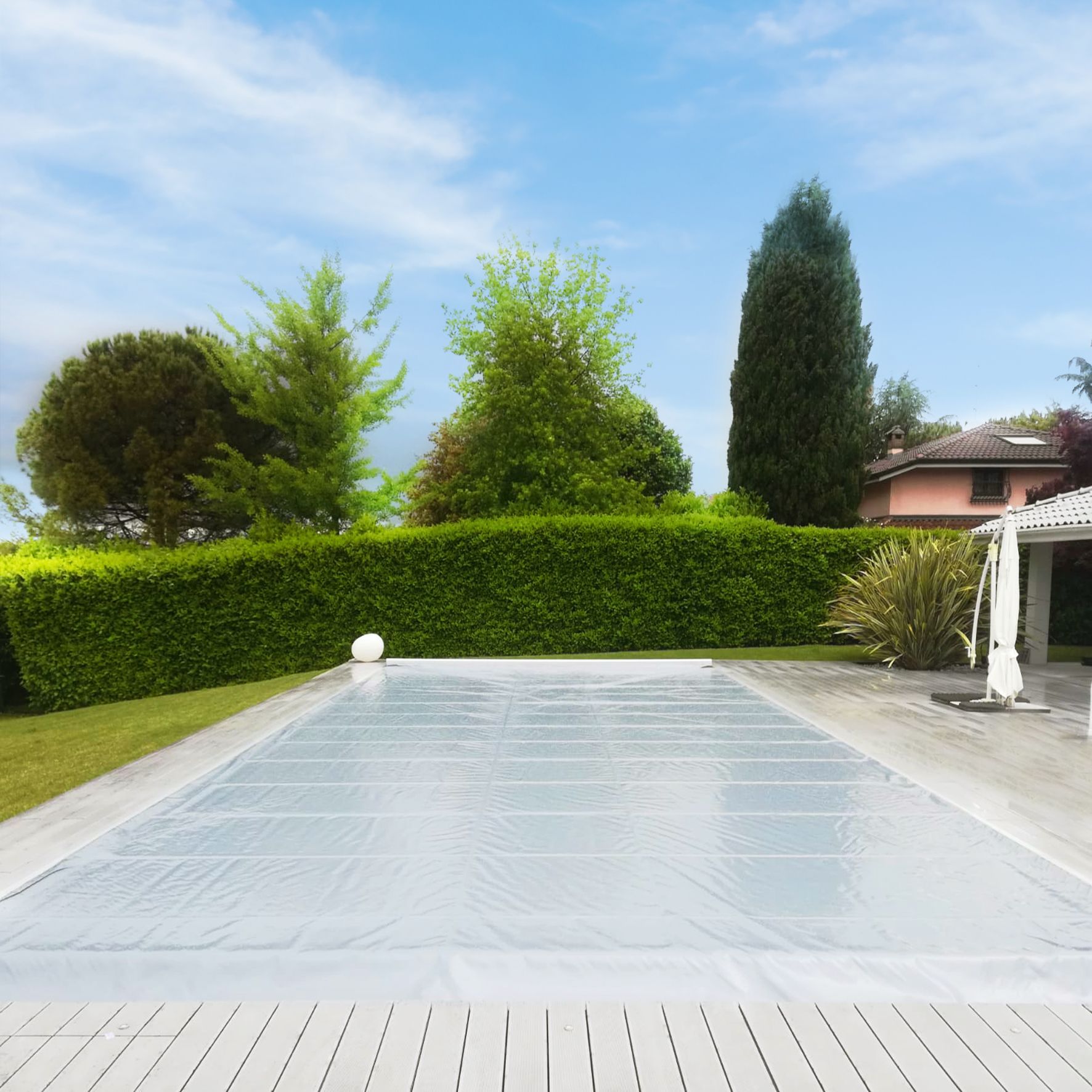 strumento per manutenzione di una piscina