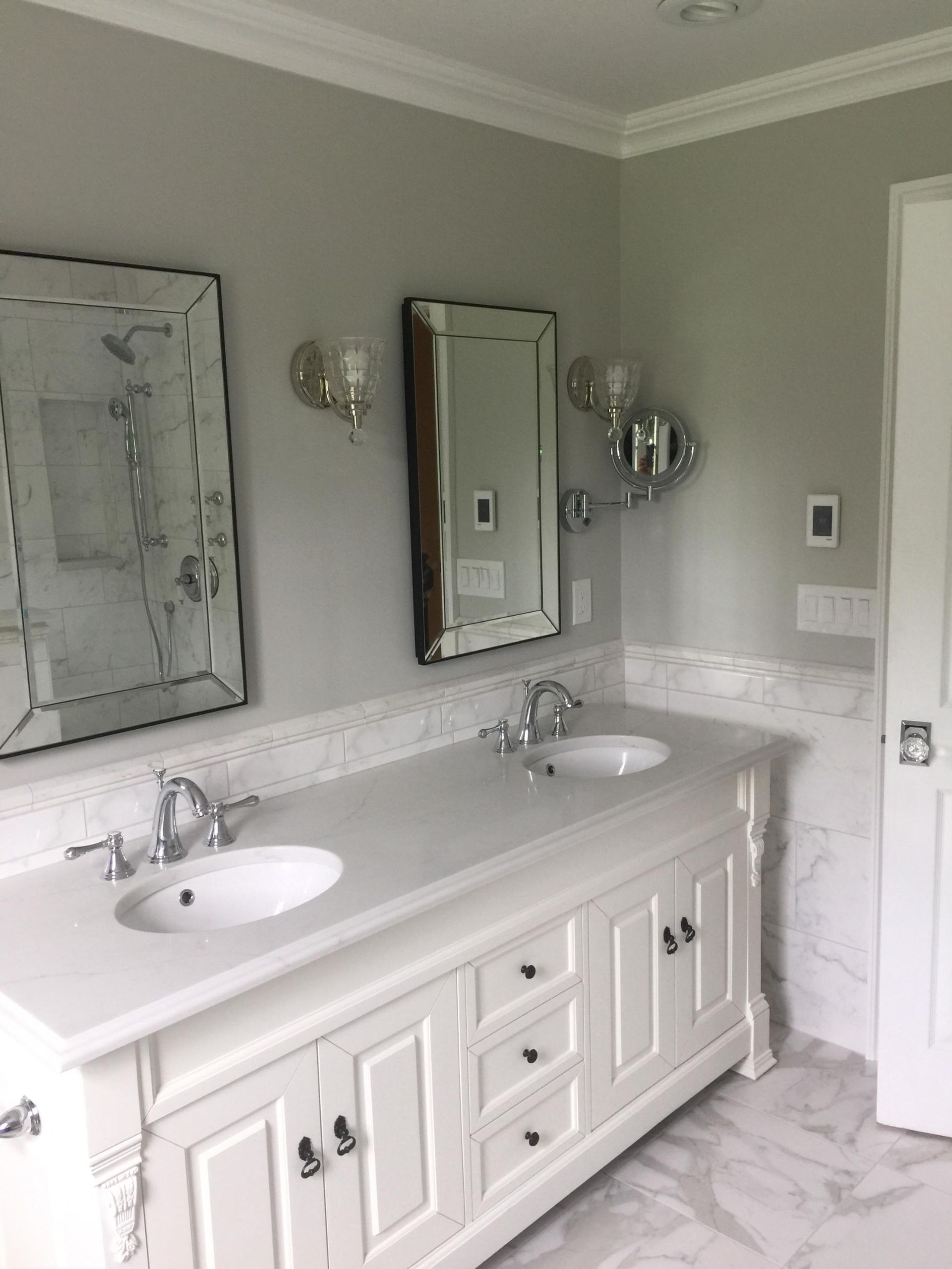 A bathroom with two sinks and a mirror