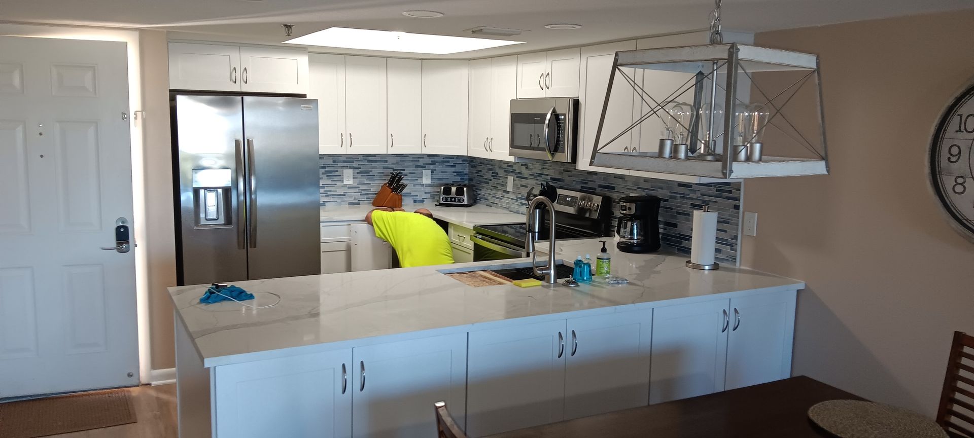 Flagstone builder expert is remodeling a kitchen