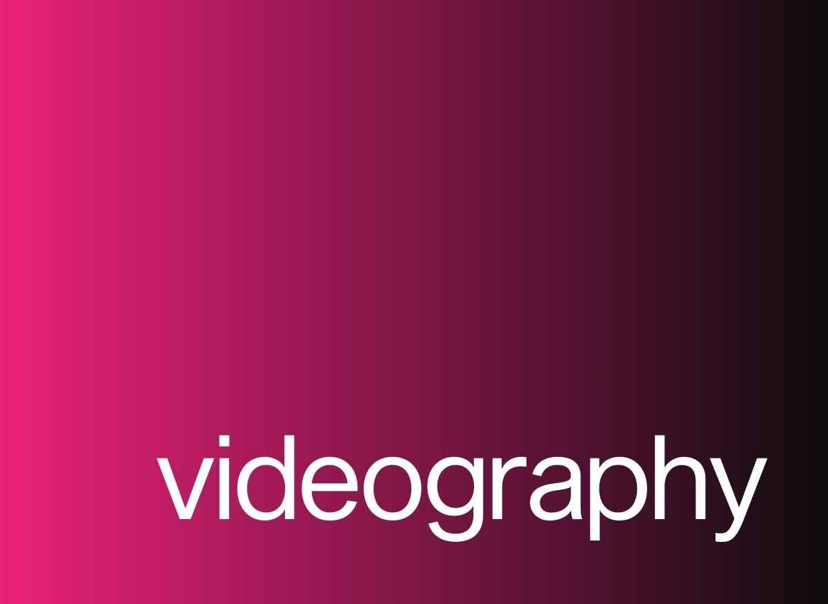 Het woord videografie staat op een roze en zwarte achtergrond