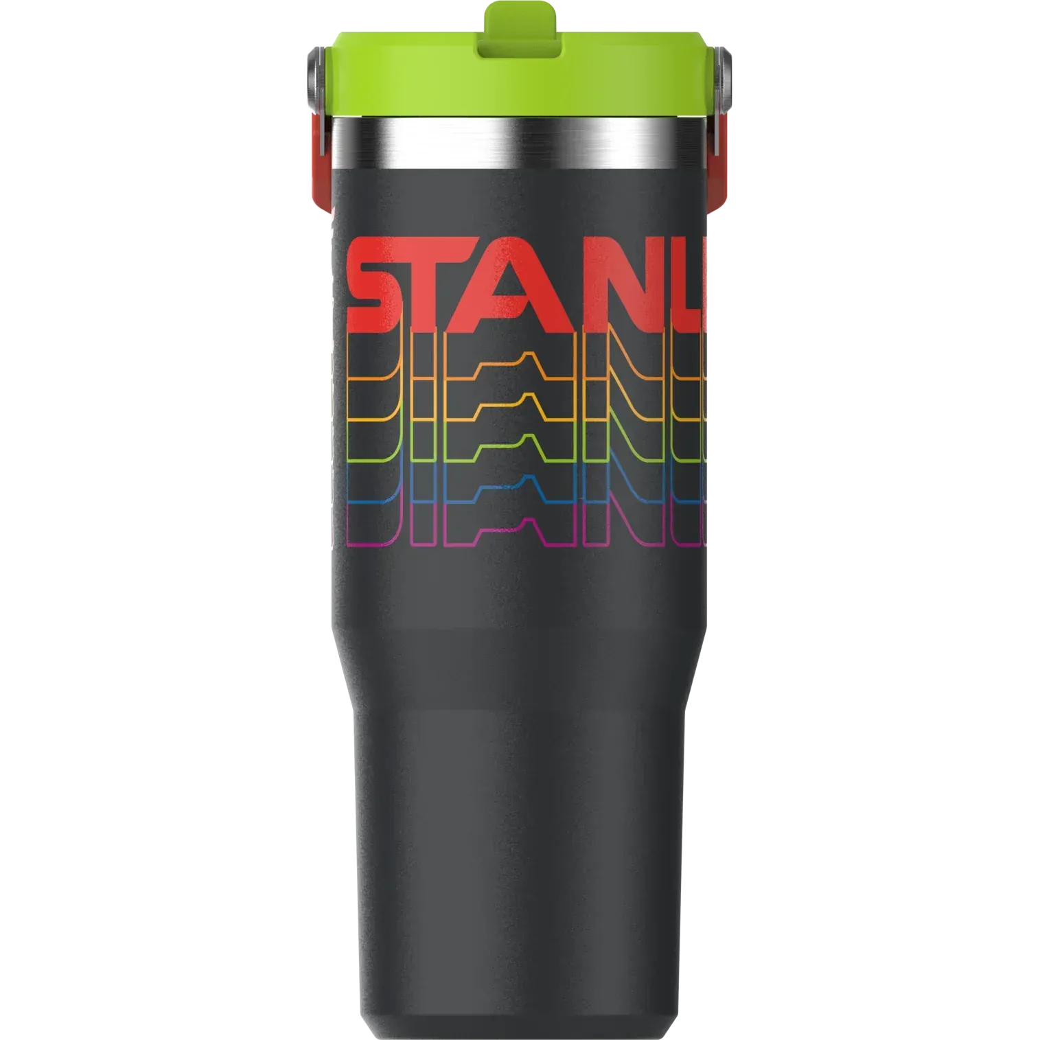 Un hombre y una mujer se dan la mano sobre una mesa.