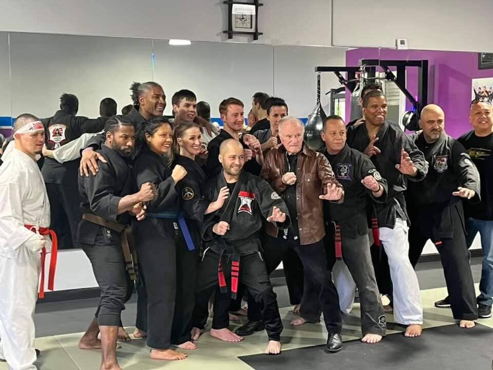 A group of people are posing for a picture in a gym.