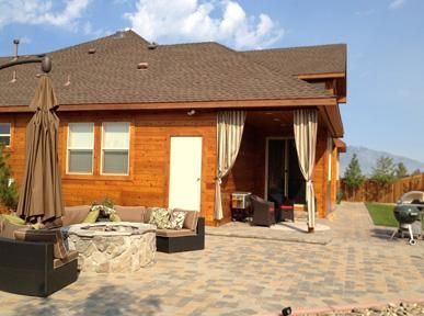 There is a fire pit in the backyard of a house.