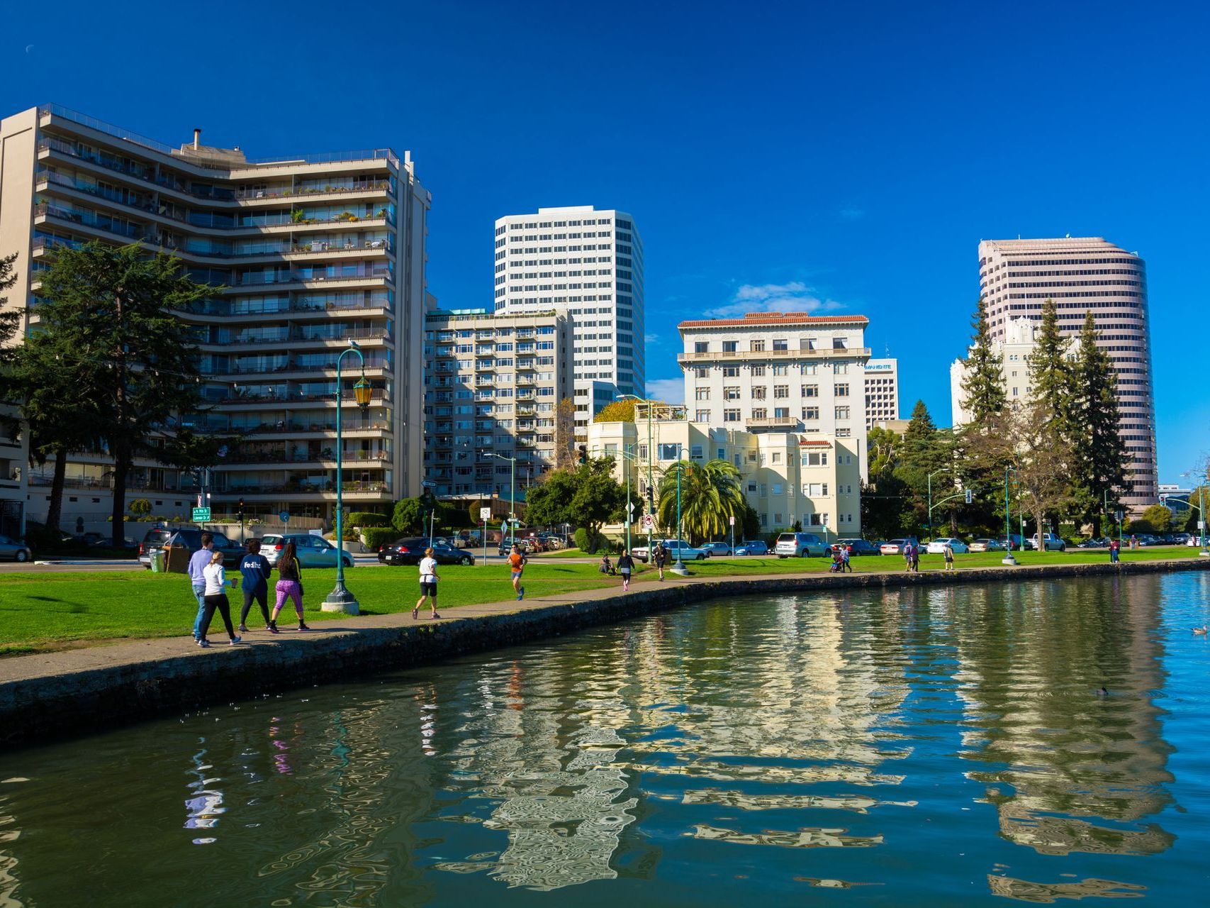 photo of lake merritt facing towards the buildings