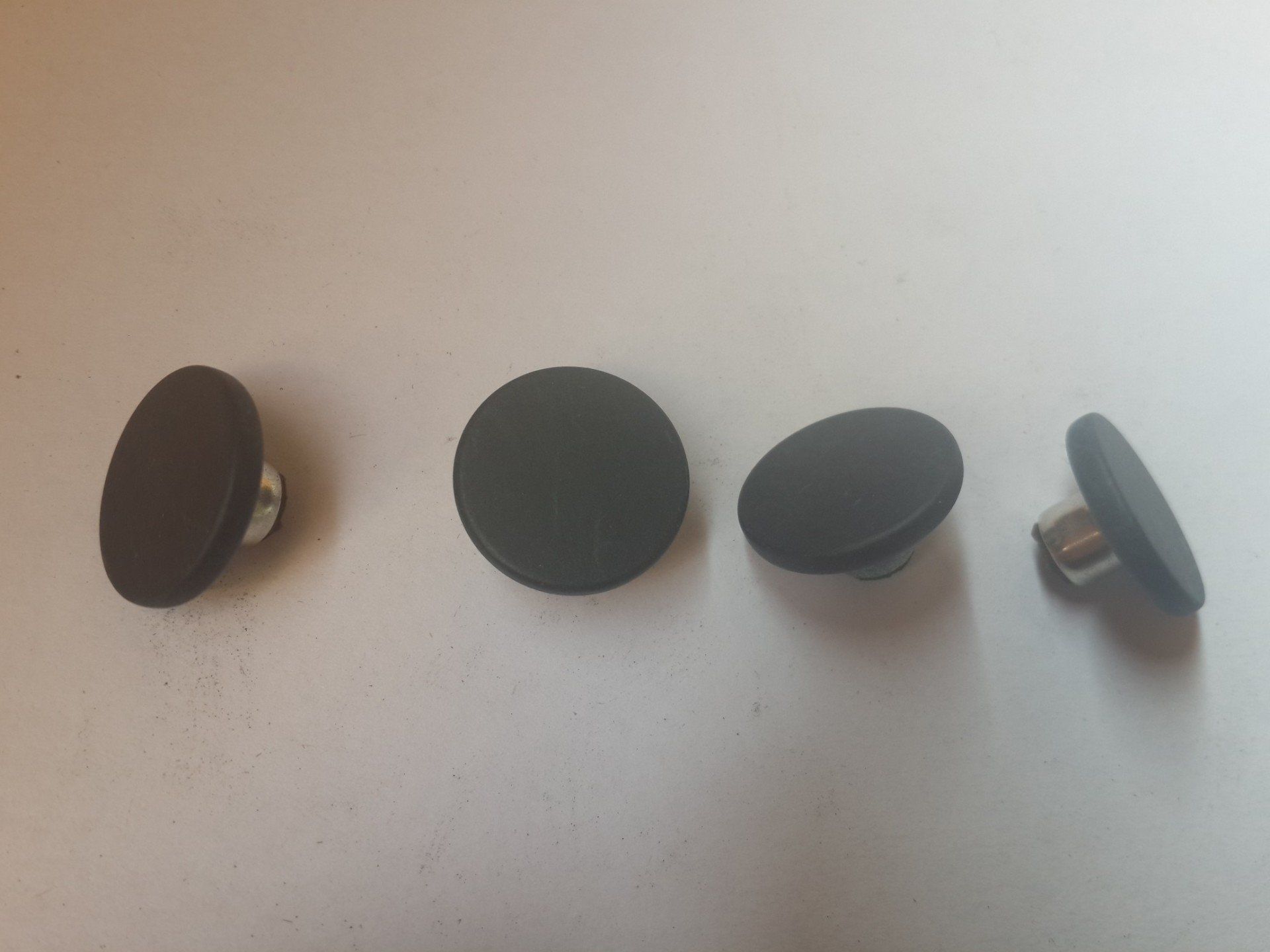 כפתורים לג'ינס שחורים מט