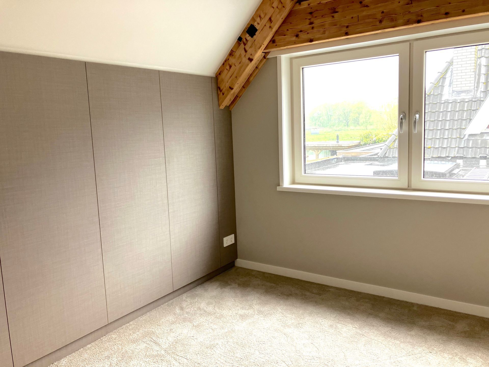 maatwerk interieur, slaapkamerkast, bureau