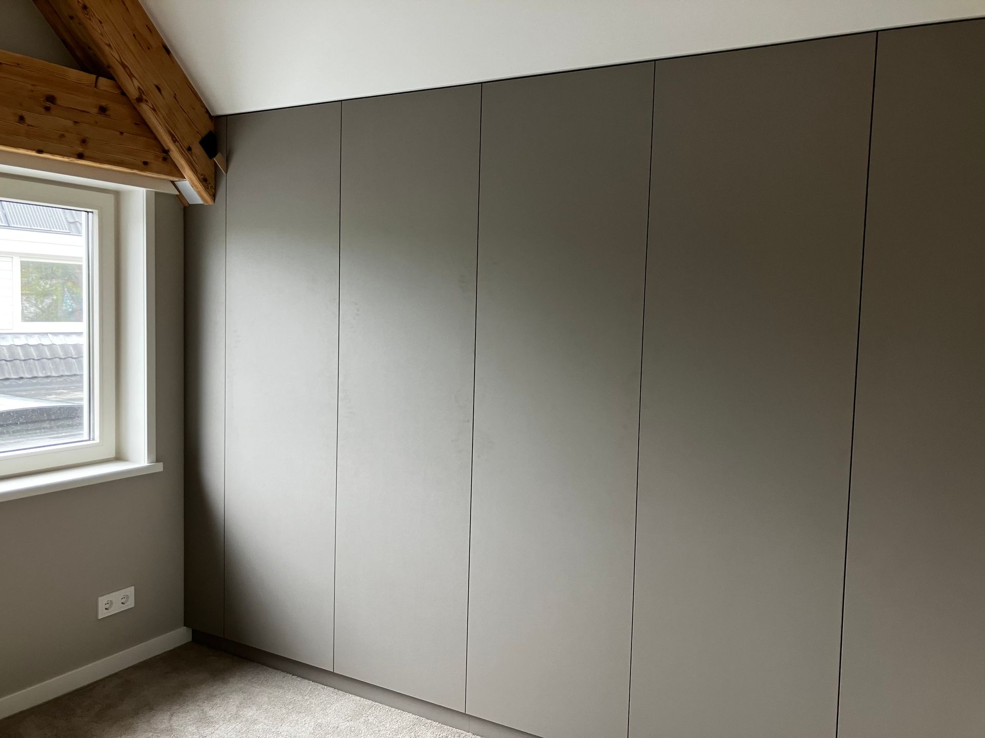 maatwerk interieur, slaapkamerkast, bureau