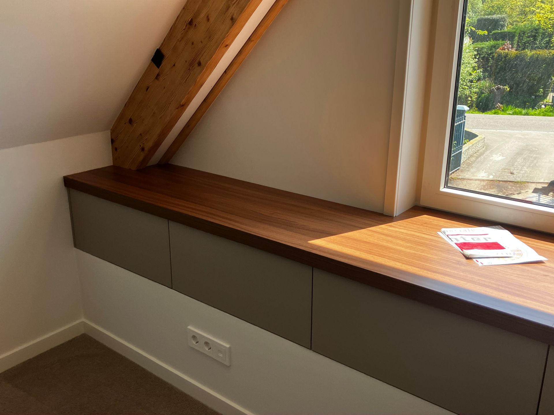 maatwerk interieur, slaapkamerkast, bureau