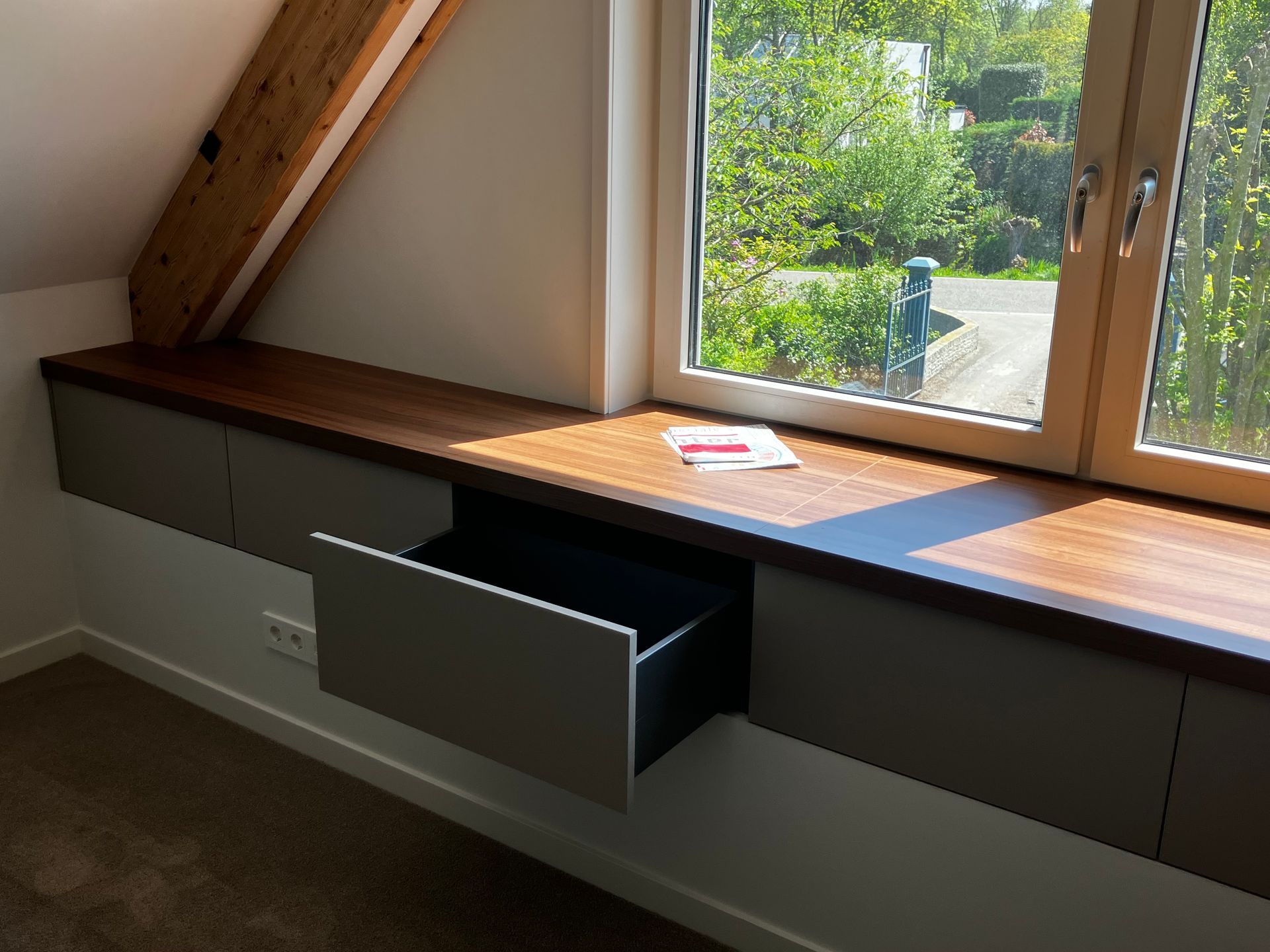 maatwerk interieur, slaapkamerkast, bureau