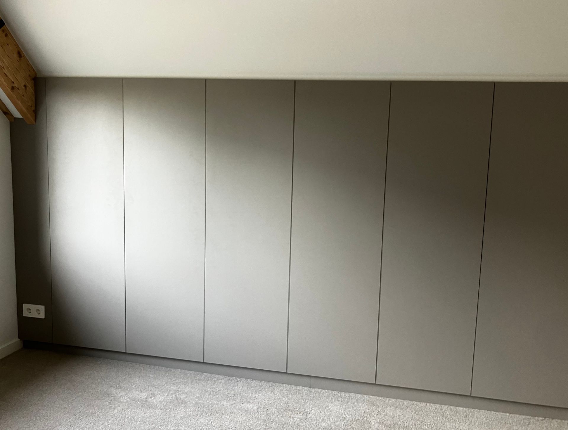 maatwerk interieur, slaapkamerkast, bureau