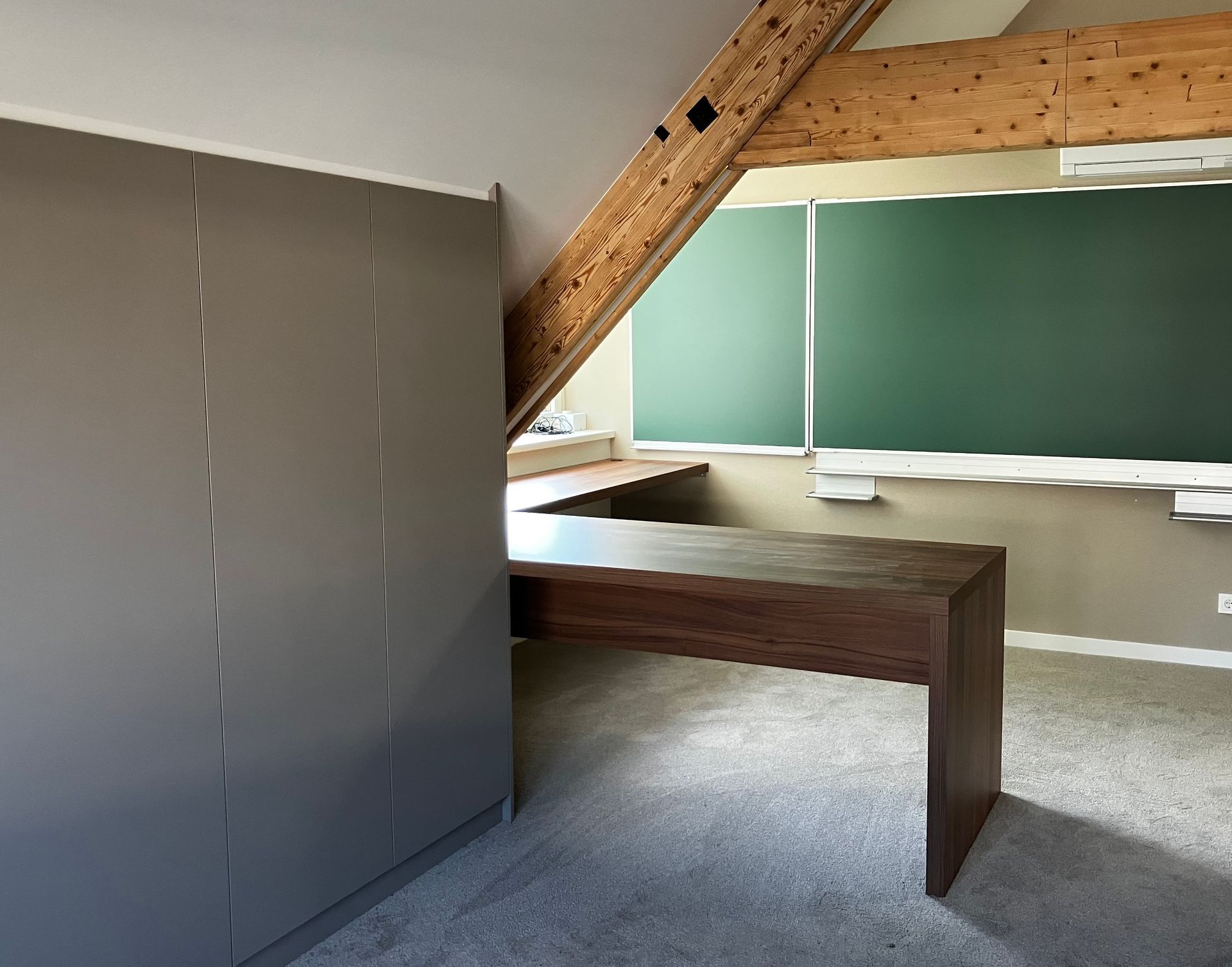 maatwerk interieur, slaapkamerkast, bureau