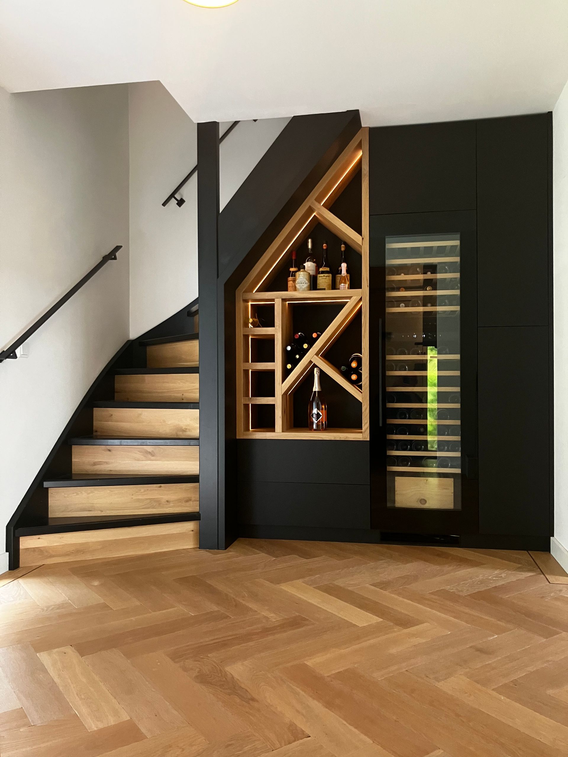 Maatwerk wijnkast, wijnklimaatkast, trapmeubel