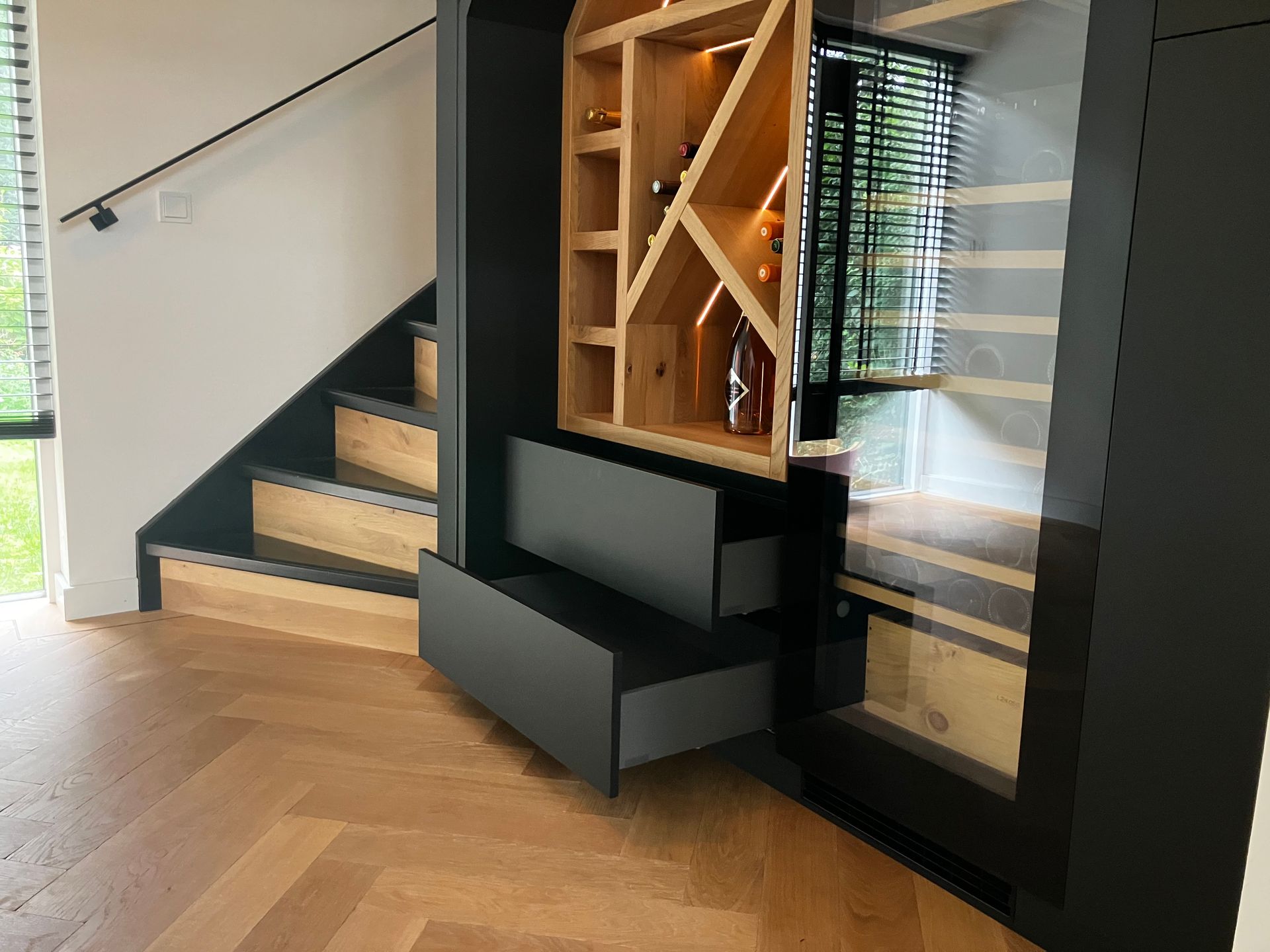 Maatwerk wijnkast, wijnklimaatkast, trapmeubel
