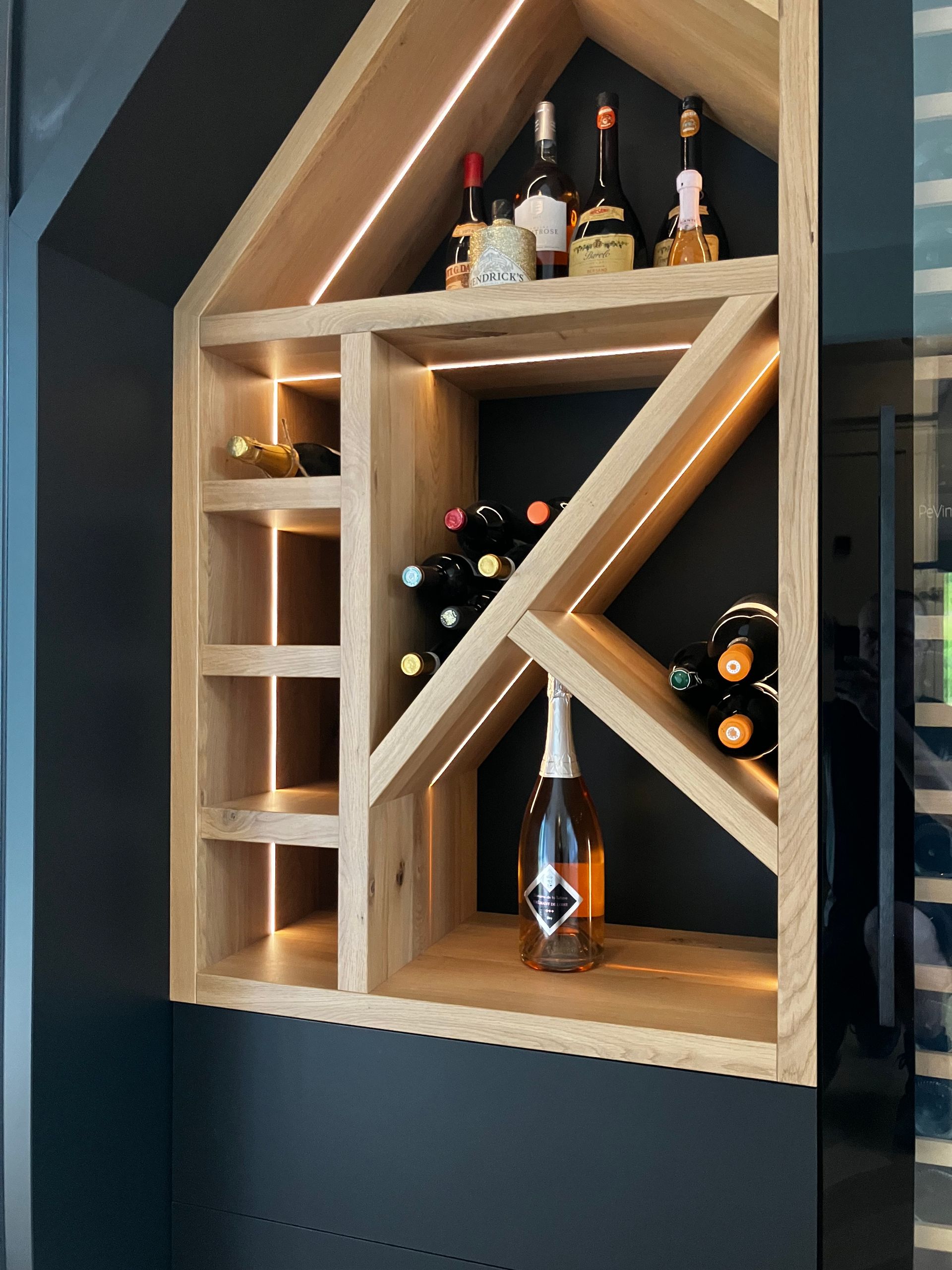 Maatwerk wijnkast, wijnklimaatkast, trapmeubel