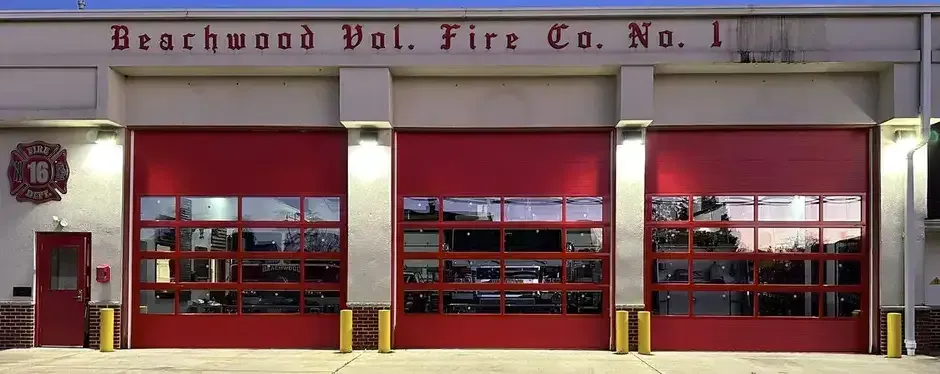 A fire station with red doors and a sign that says deachwood val fire co. no. 1