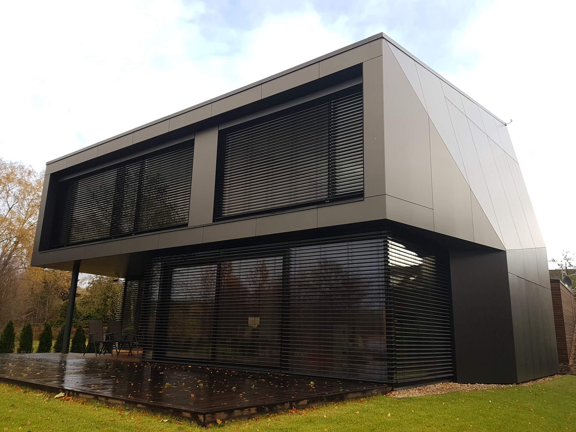 Arhitekta Jāņa Alkšņa ģimenes privātmāja Baltezerā - Trespa paneļi fasāžu loksnes apdarei - ventilējamās fasādes 6