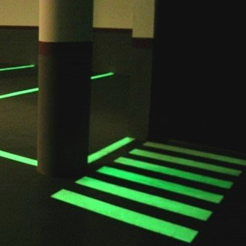 Sistema de pintura fotoluminiscente para señalizaciones de emergencia