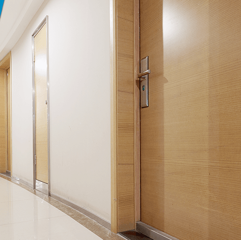 Nuestra línea de recubrimientos THERMODUR, han sido formulados especialmente como recubrimientos antifuego, utilizados en construcción para retardar el fuego en hoteles, escuelas, edificios, etc. Se utiliza comúnmente para proteger puertas, muros, plafones, etc.