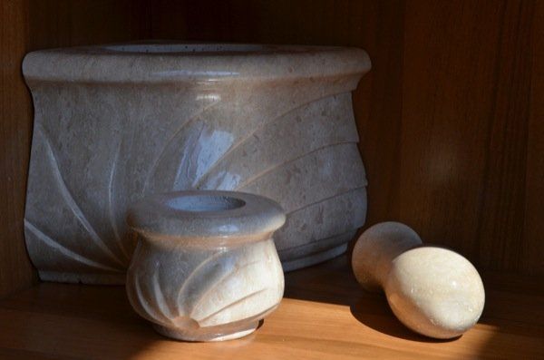 esposizione di urne cinerarie