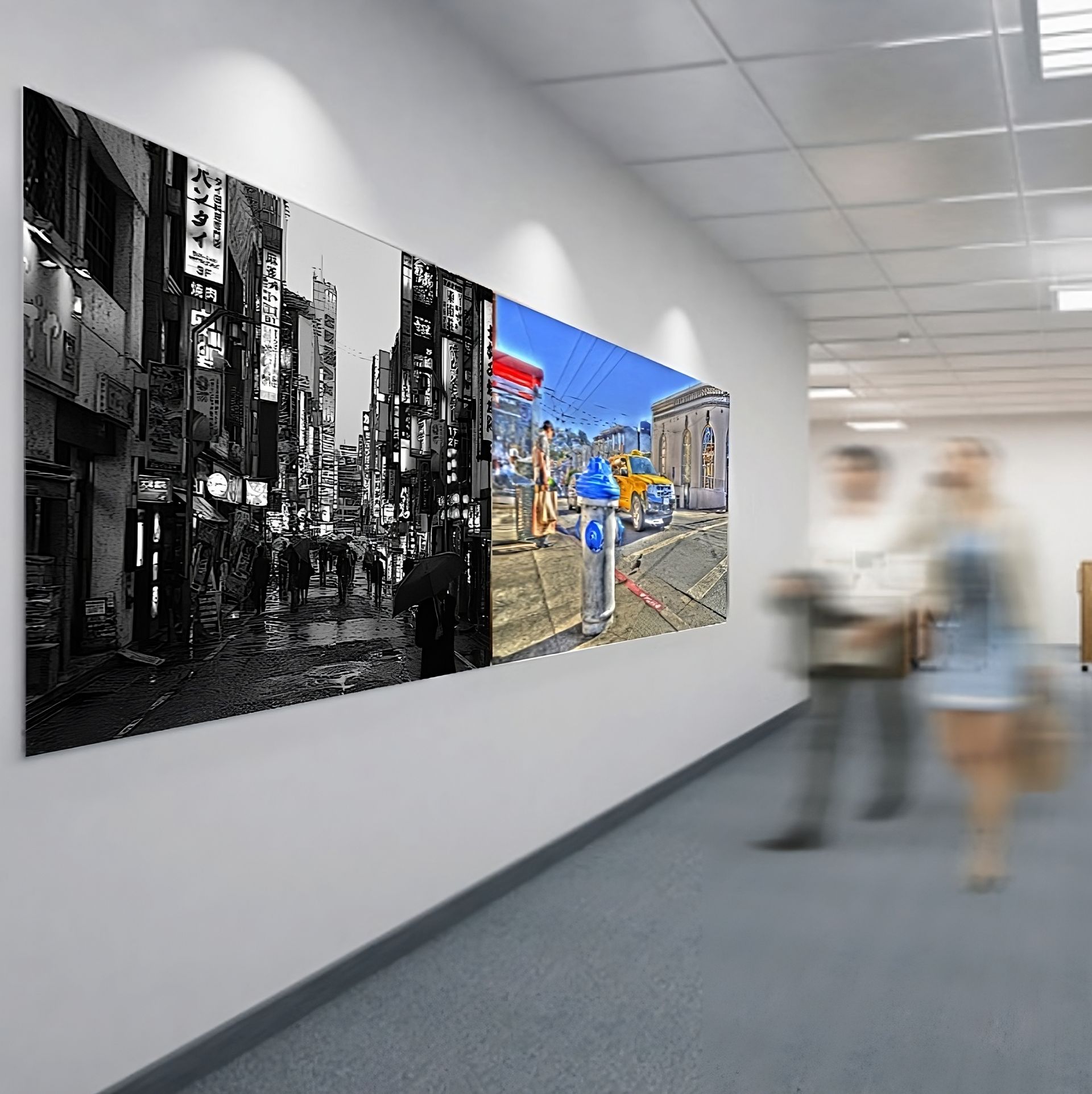 Galerie avec deux photos urbaines accrochées au mur