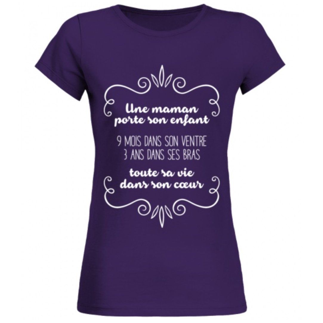 Une maman porte son enfant porte son enfant dans son ventre, 3 ans dans ses bras, toute sa vie dans son cœur - fond foncé