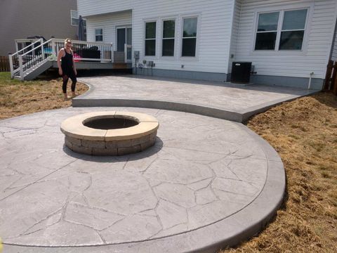 stamp patio two tier with firepit