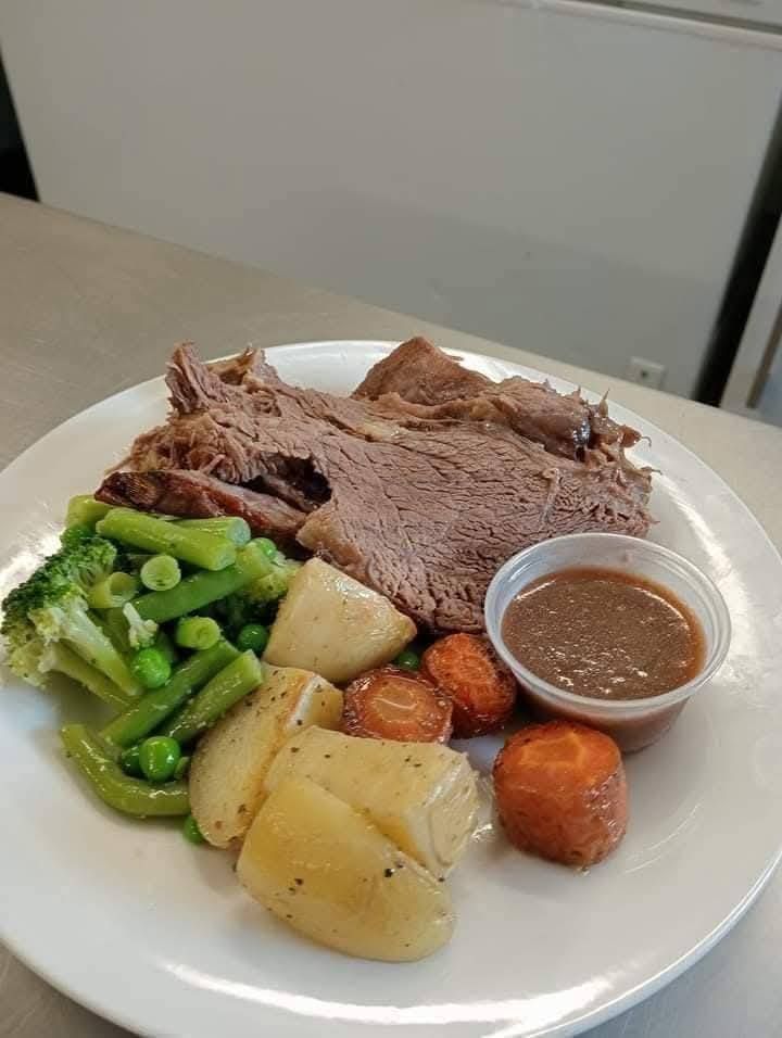 Roast Beef Slices With Potatoes, Carrots, Broccoli — Tre's Carvery in Mount Sheridan, QLD