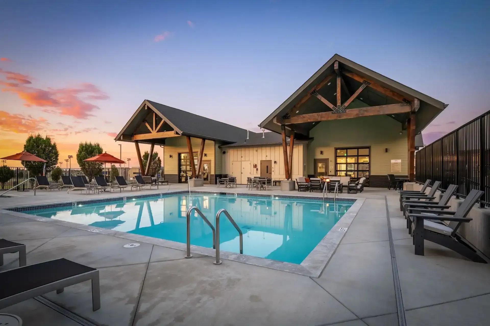 Swimming pool with spa and BBQ area