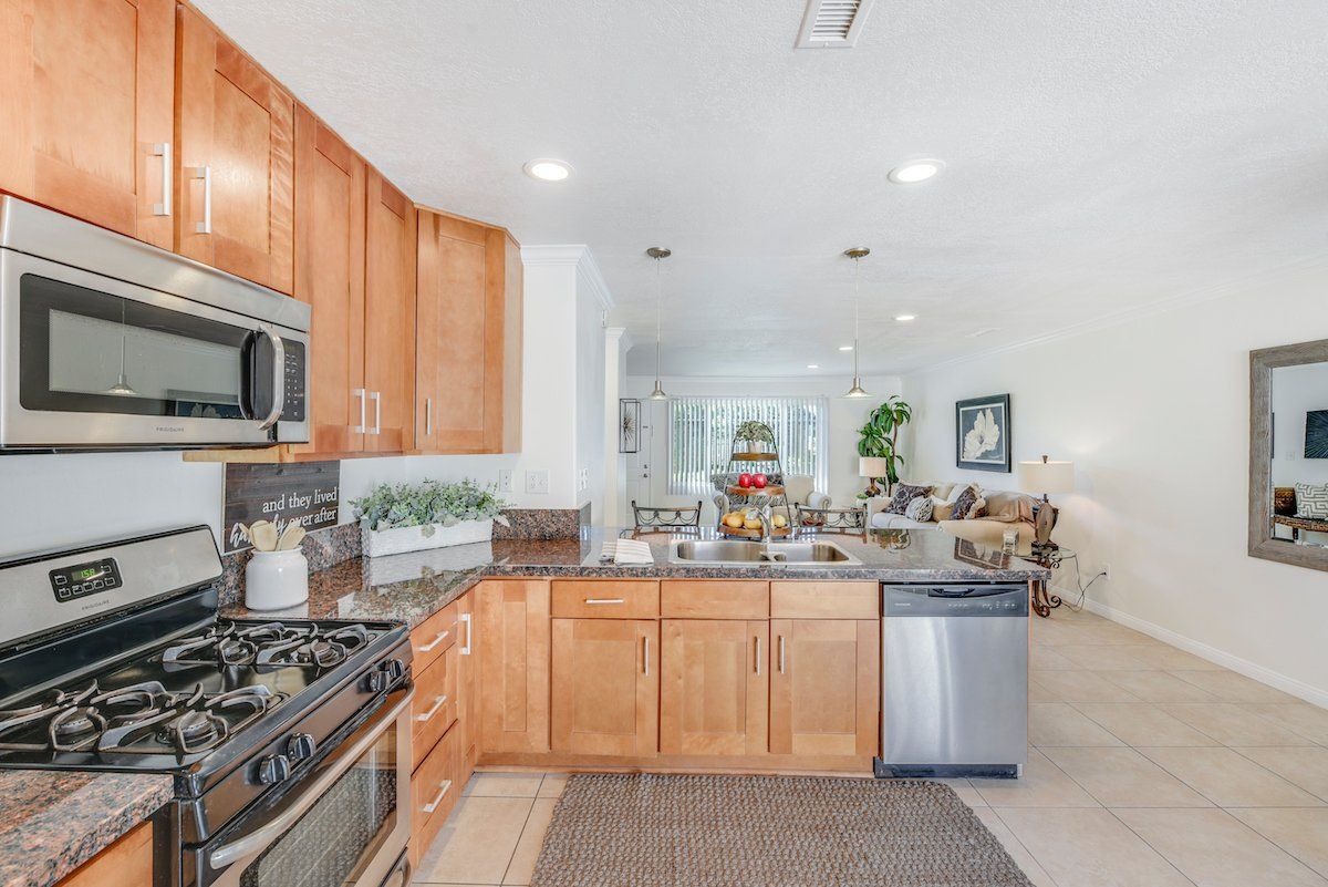 Americana Apartments Orange Gallery