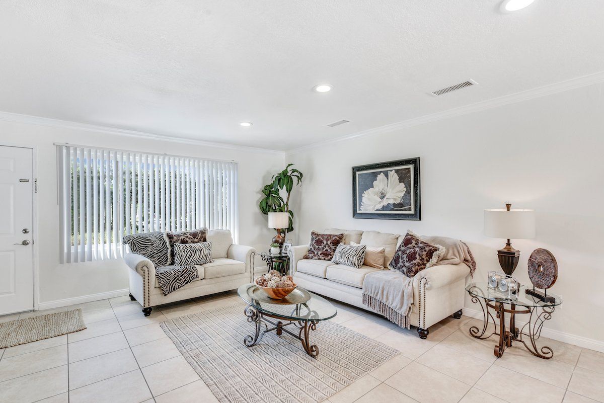 Americana Apartments Orange Gallery