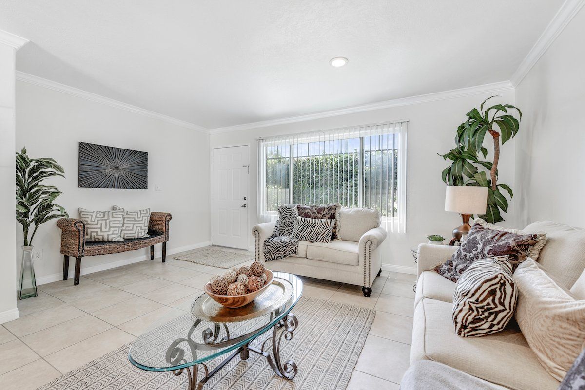 Americana Apartments Orange Gallery