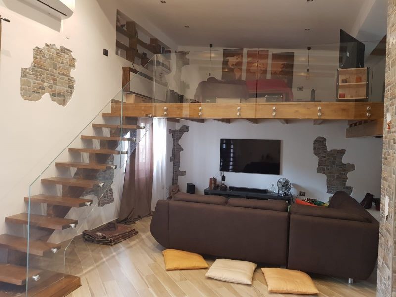 soppalco con parapetto in vetro