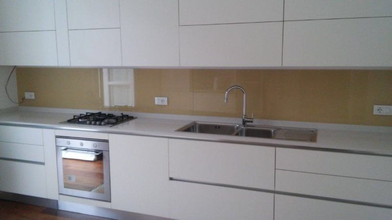 Cucina con inserti in vetro