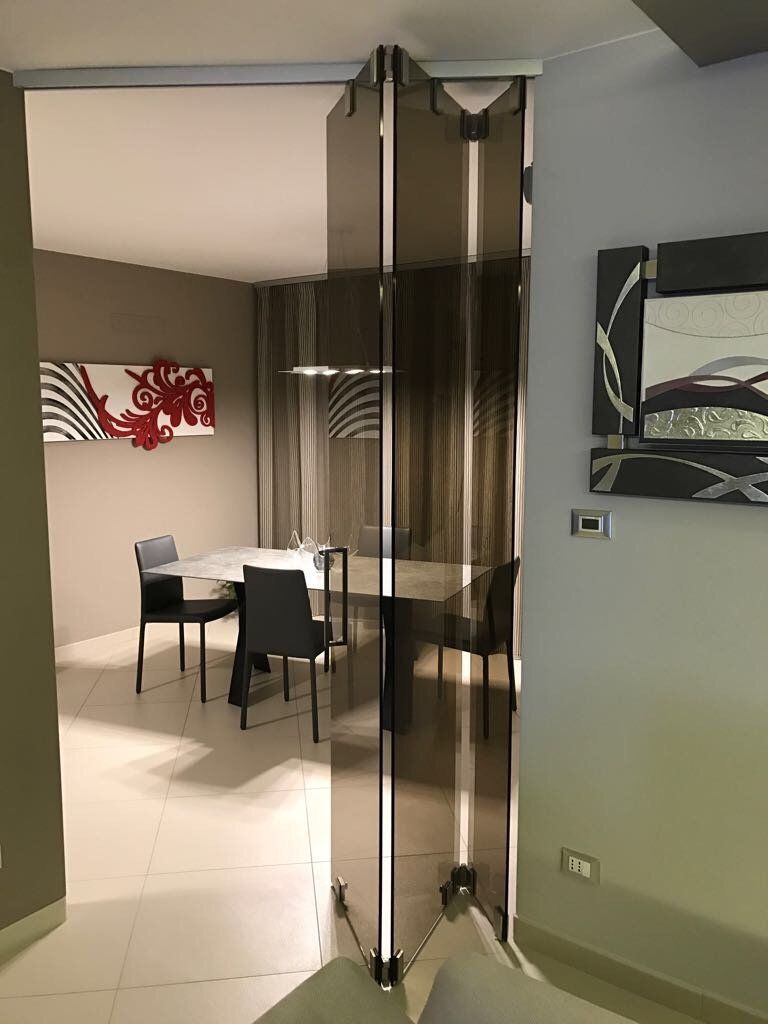 Porta in vetro chiudibile a pacchetto