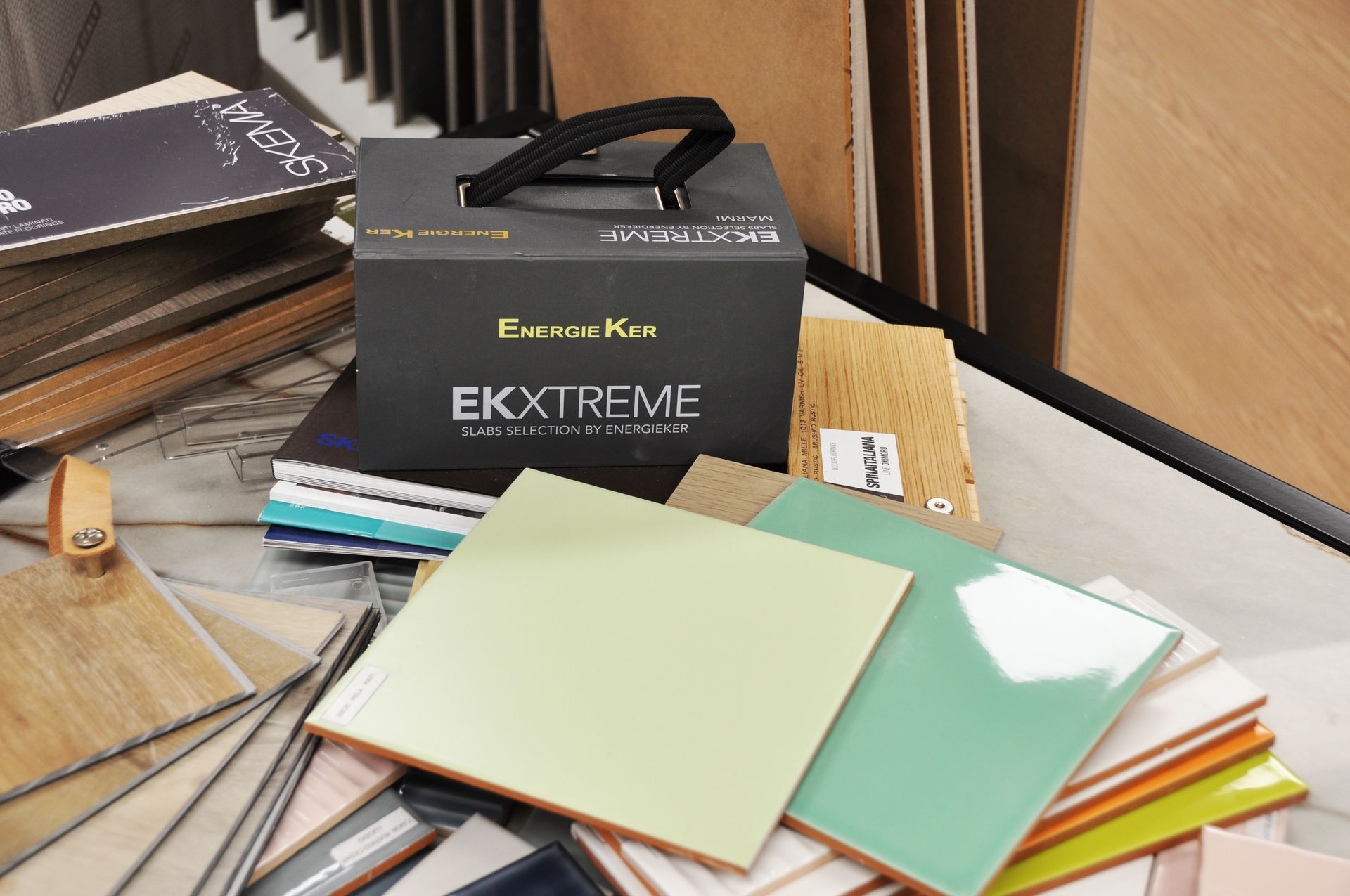 Una scatola con la parola ekxtreme sopra