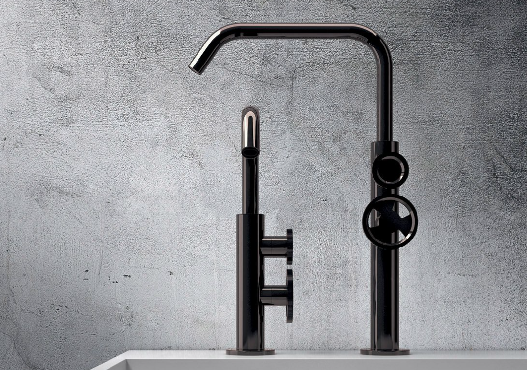 Un rubinetto nero è posizionato sopra un lavandino bianco.