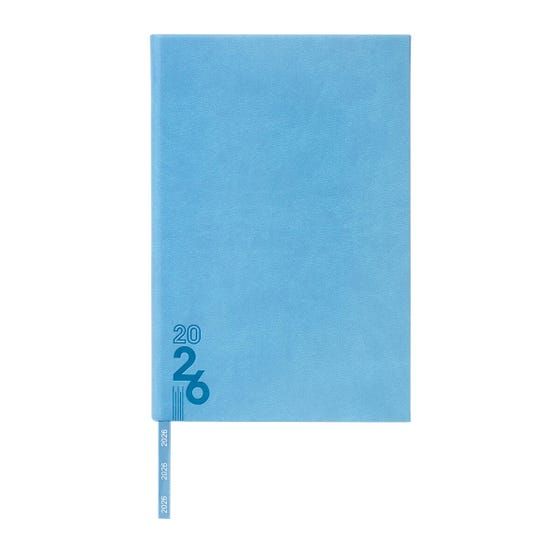 Una agenda azul claro para el año 2026 con una cinta marcapáginas a juego, mostrada sobre un fondo blanco liso.