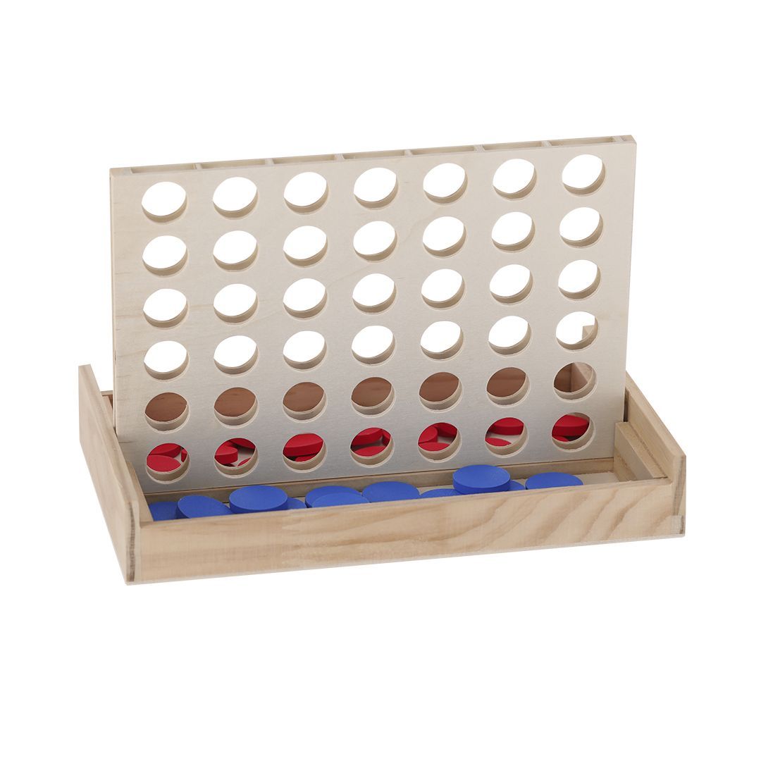Un juego de Conecta Cuatro de madera con una fila de fichas rojas en las ranuras del tablero y fichas azules en la bandeja de la base.