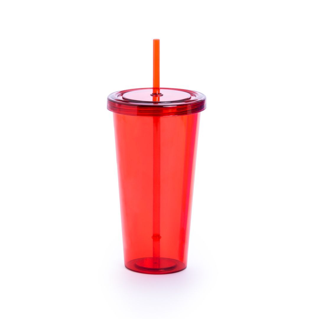 Un vaso de plástico rojo transparente con tapa y pajita a juego, sobre un fondo blanco liso.