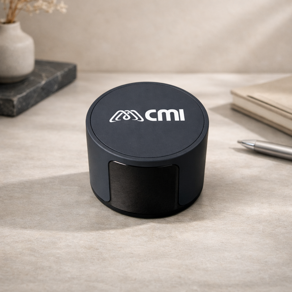 Un dispositivo de escritorio circular de color azul oscuro con el logotipo 