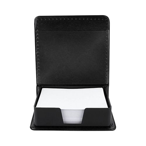 Un portanotas de escritorio de cuero negro con una pila de hojas de papel blanco en su interior.