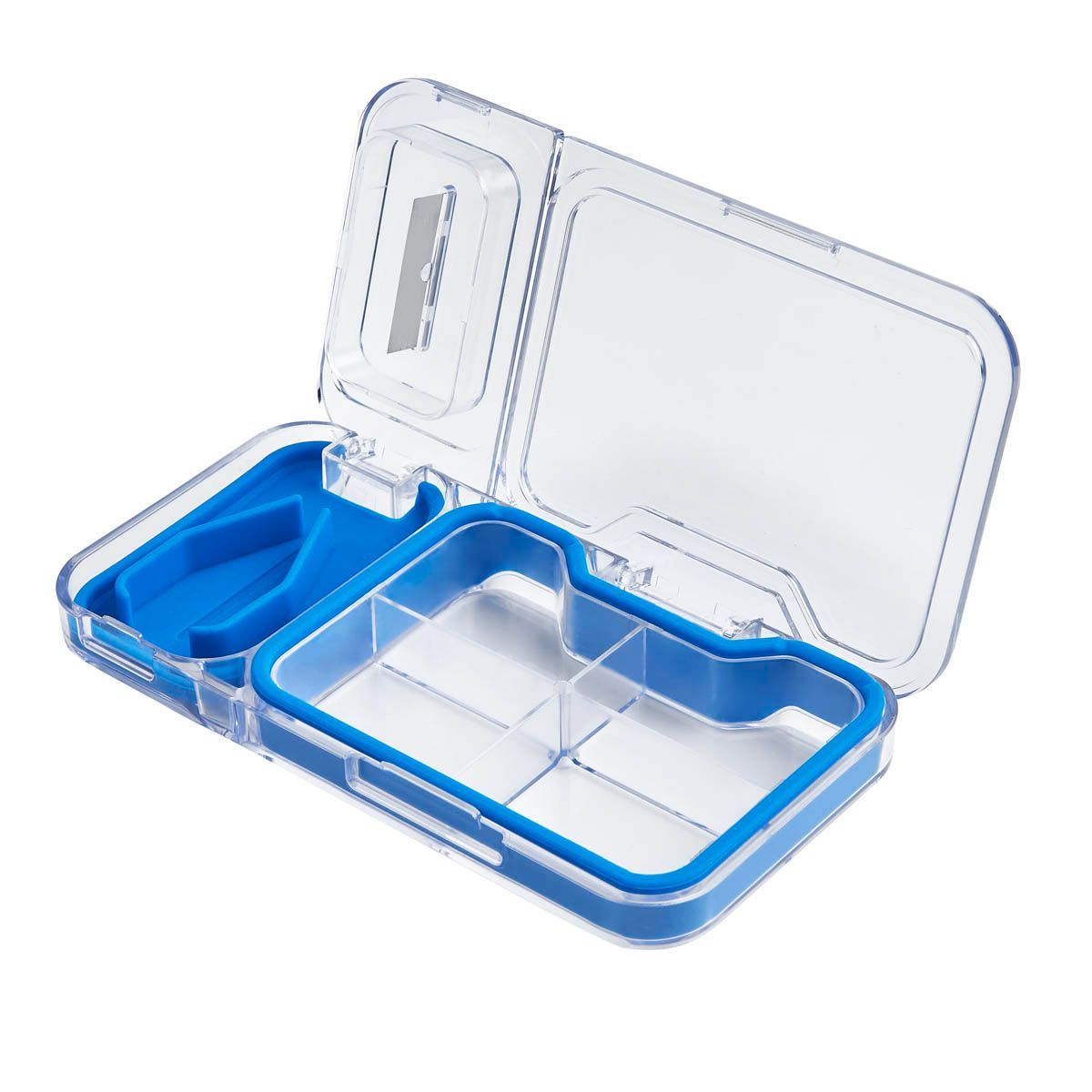 Un pastillero abierto de plástico transparente con juntas de goma azules, que incluye un separador de pastillas incorporado y cuatro pequeños compartimentos.