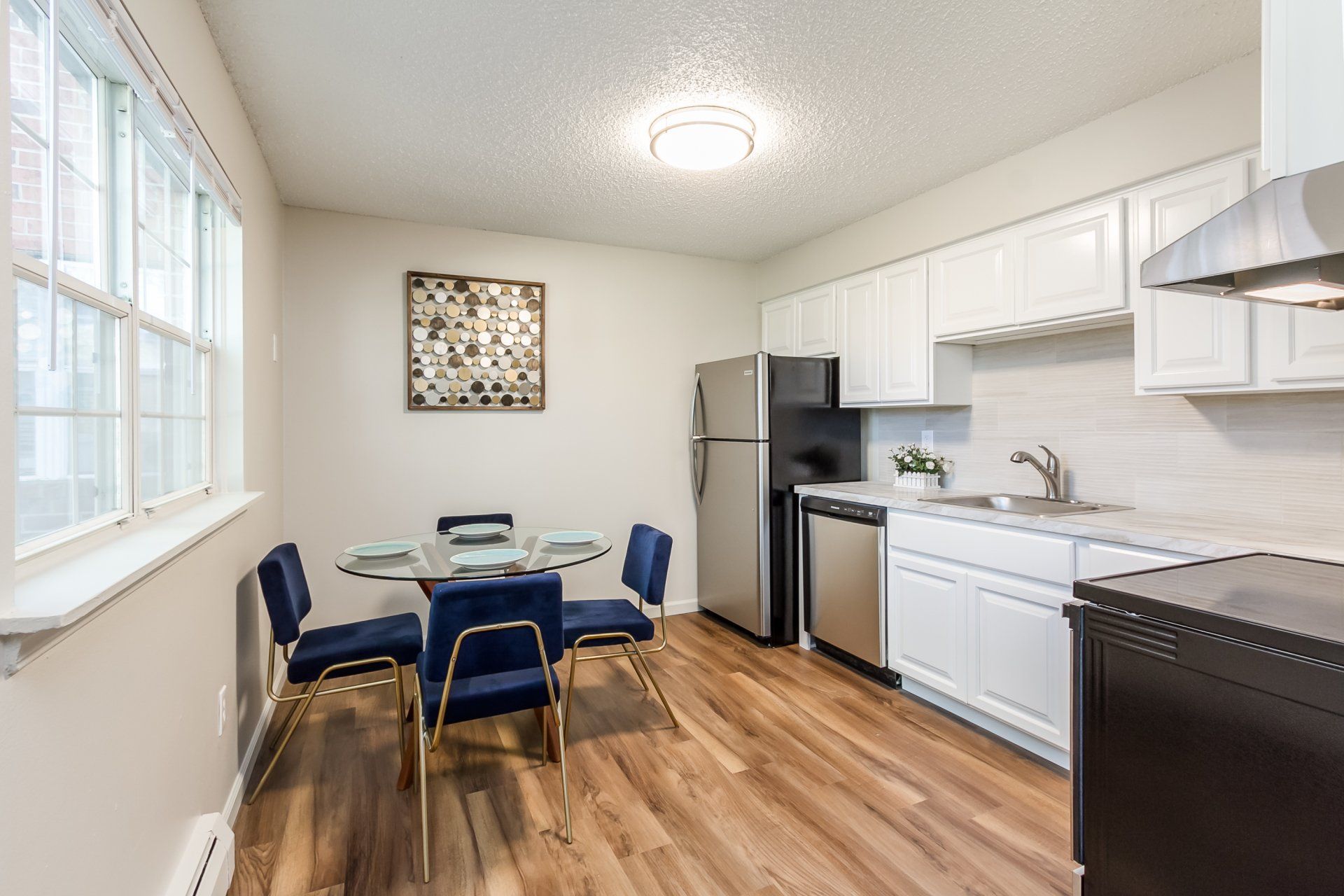 kitchen/ dining area