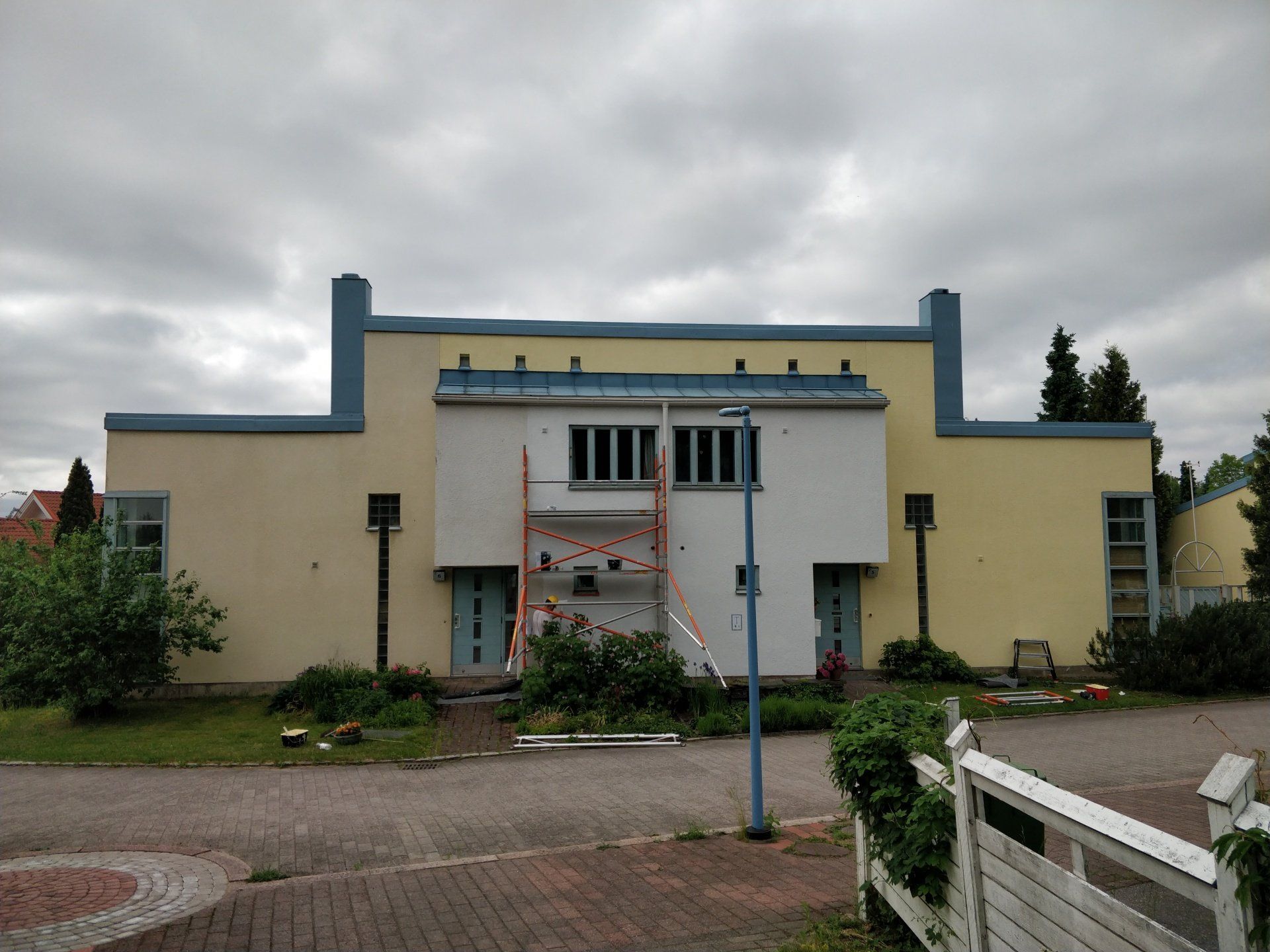 Julkisivun maalaus valmiina