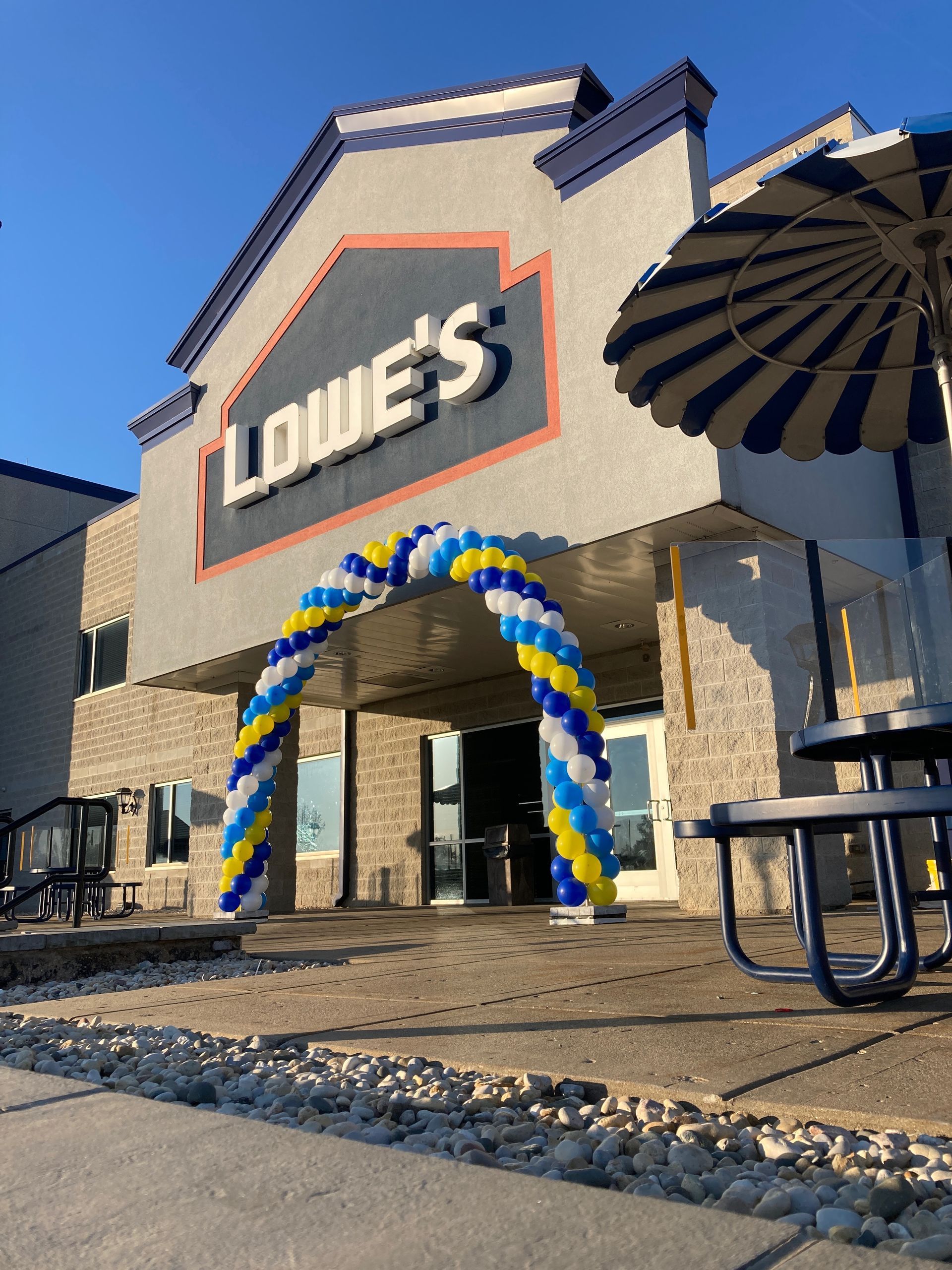 A lowe 's store with balloons in front of it