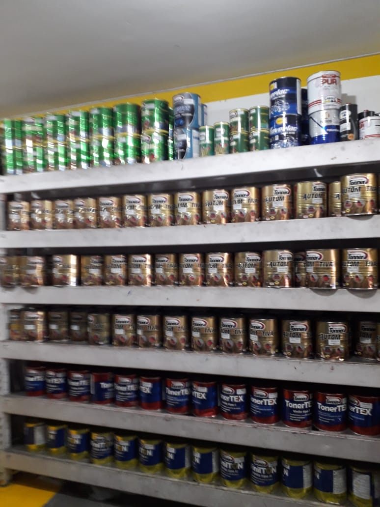 Pinturas Combicolor #2 estantería con pinturas